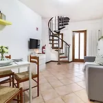Prázdninový dům House - Centro Casa Indipendente Con Area Esterna - Wifi